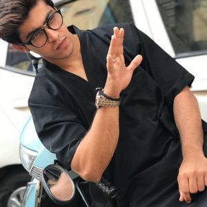 Meet your Posher, Junaid